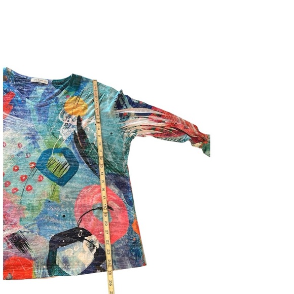 Jess & Jane Size XL Artsy Multi-colored V-neck Top - Picture 9 of 10